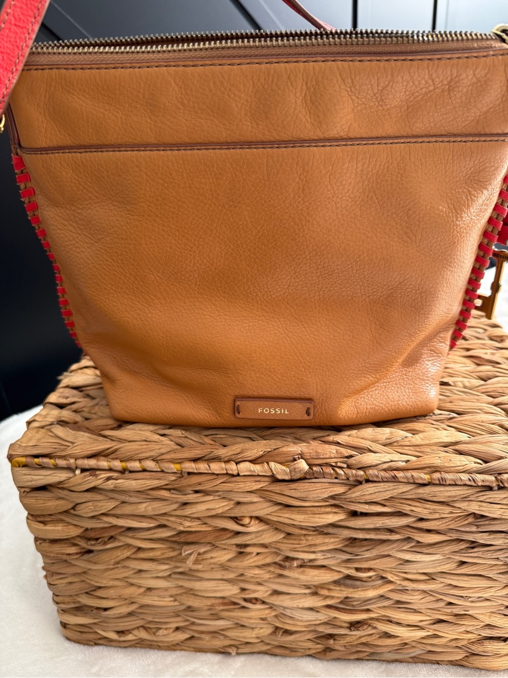 Fossil Tan Pebbled Leather Crossbody Bag with Red Whipstitch & Strap – Brass Key